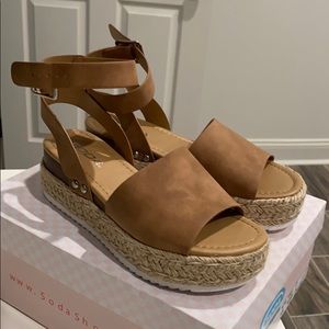 Soda wedge size 6.5 sandals